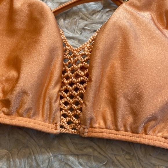 NWT Luli Fama Let’s Be Mermaids Crochet Loops Cutout Sporty Bra Top Sea Shell S - Picture 5 of 11